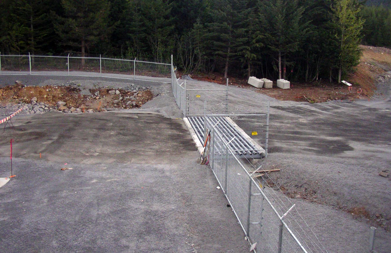 score-construction-electric-bear-fence-046