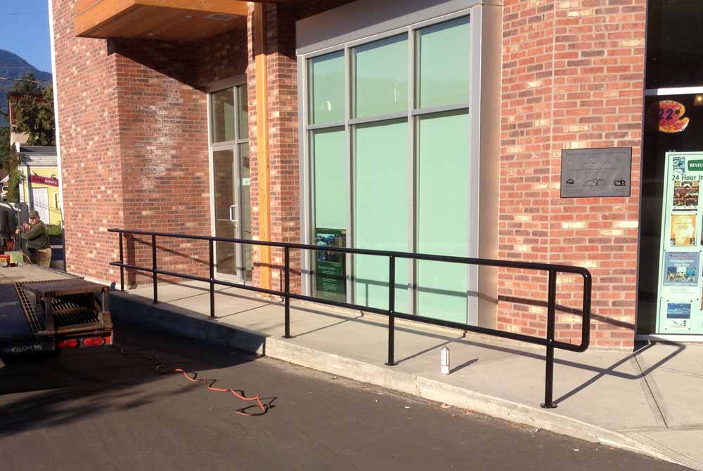 score-construction-handrails-custom-gates-1