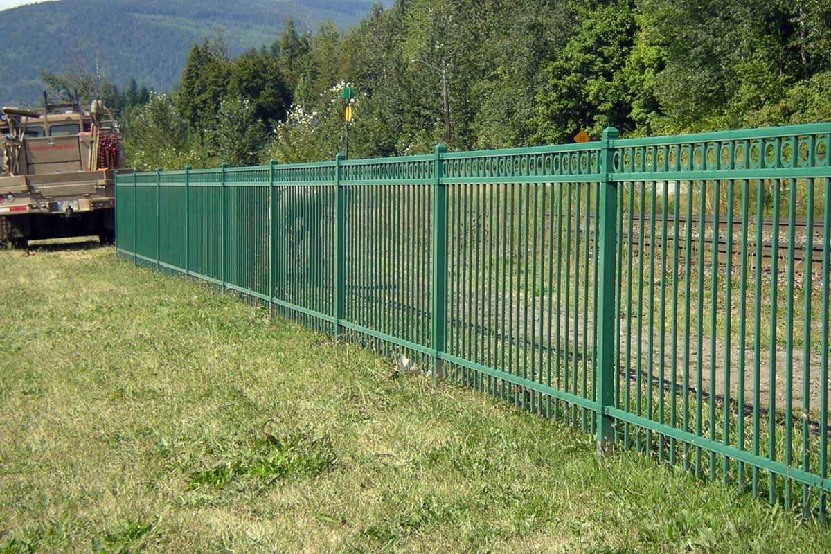score-construction-ornamental-fence-gates-3