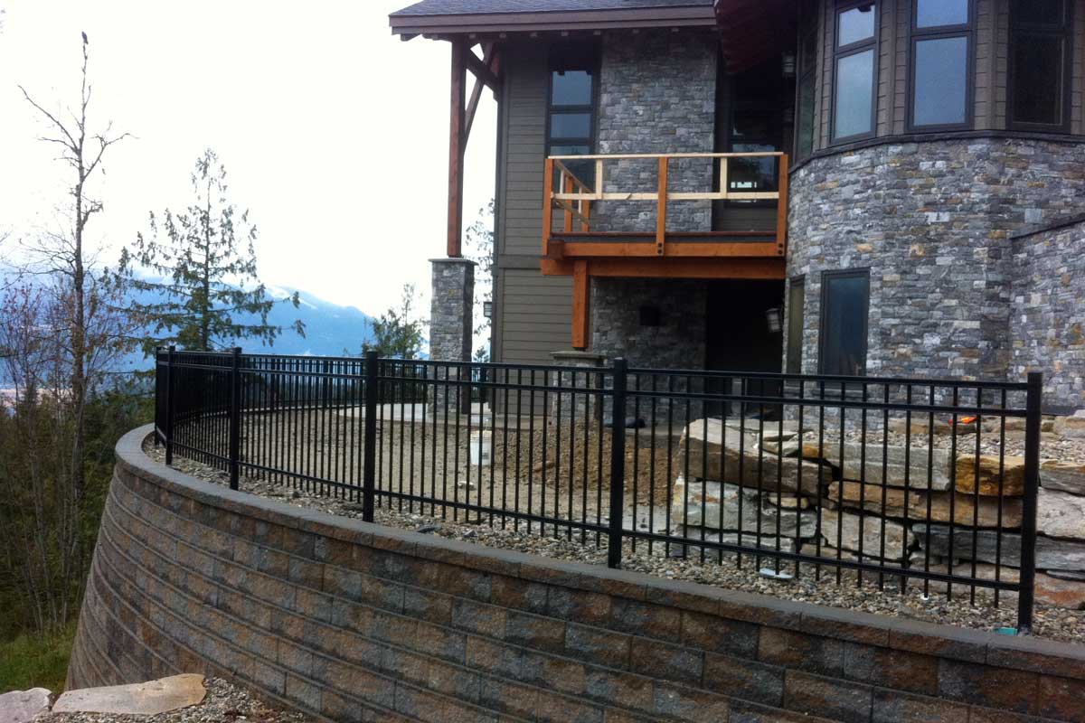 score-construction-ornamental-fence-gates-4