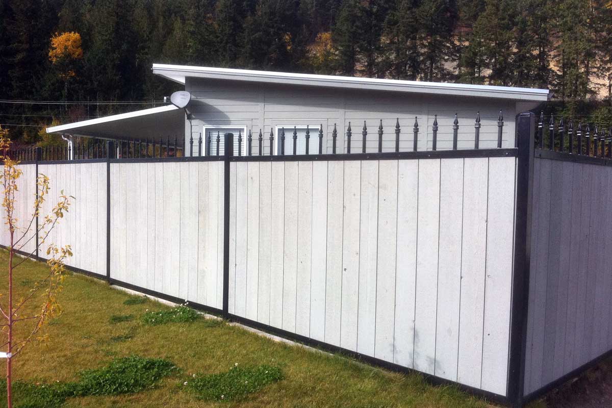 score-construction-ornamental-fence-gates-7