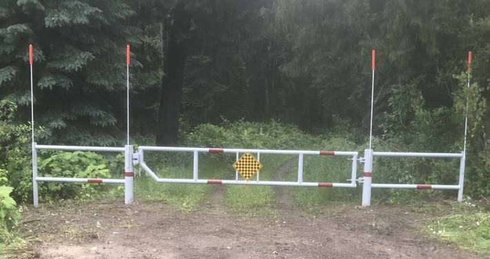 Score_Construction_Revelstoke_30_ft_wide_double_swing_vehicle_access_gate__1024