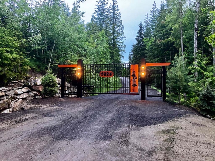 Score Construction motorized property gate completed. Motorized vehicle access gate for residential property completed.